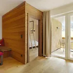 Alpina Zillertal . Family Lifestyle Kinderhotel 4* Fügen