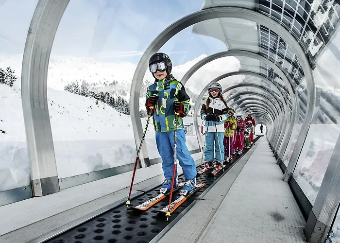 Alpina Zillertal . Family Lifestyle Kinderhotel Fuegen