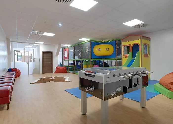 Alpina Zillertal . Family Lifestyle Kinderhotel