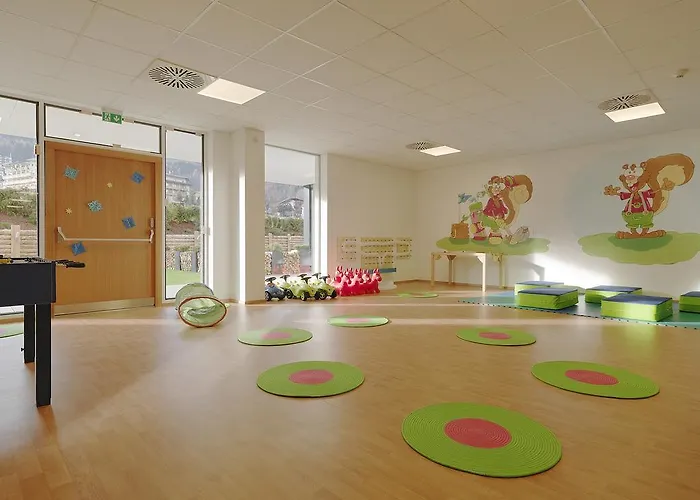 Alpina Zillertal . Family Lifestyle Kinderhotel Fügen