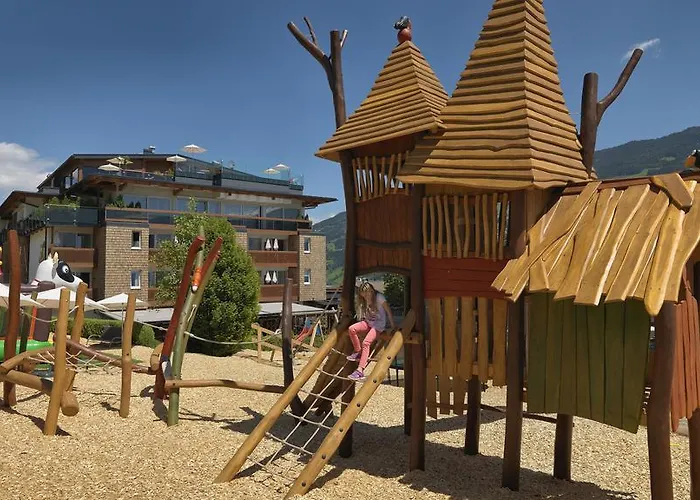 Alpina Zillertal . Family Lifestyle Kinderhotel Hotel Fügen
