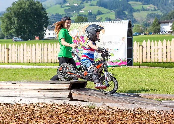 מלון Alpina Zillertal . Family Lifestyle 4*