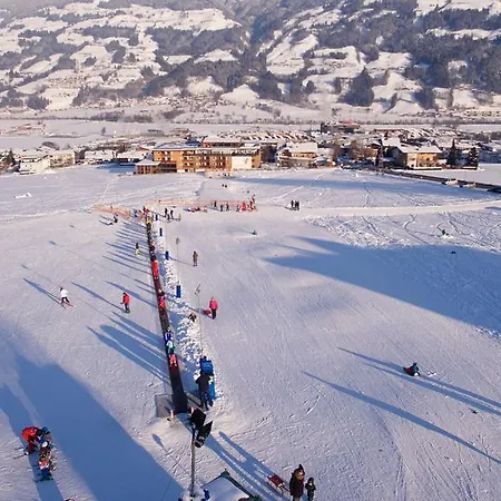 Готель Alpina Zillertal . Family Lifestyle 4*