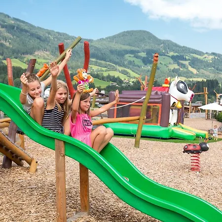 Alpina Zillertal . Family Lifestyle Hotell 4*