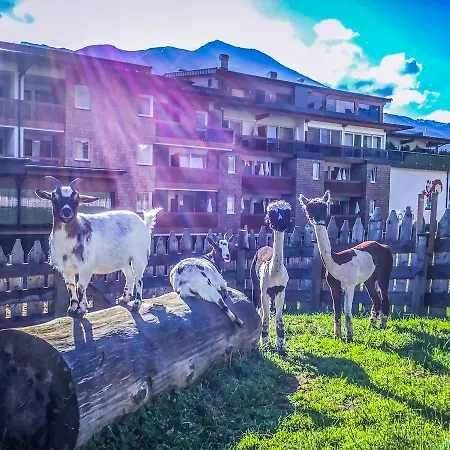 Готель Alpina Zillertal . Family Lifestyle 4*