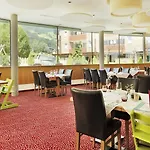 Hotel Alpina Zillertal . Family Lifestyle Kinderhotel Fuegen
