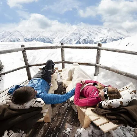 Alpina Zillertal . Family Lifestyle Hotel
