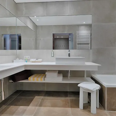 Alpina Zillertal . Family Lifestyle Hotel