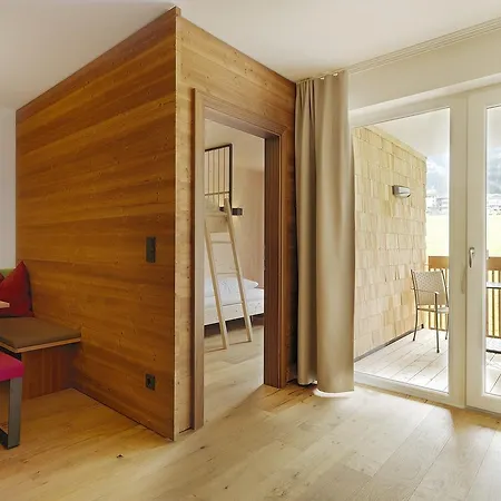 Alpina Zillertal . Family Lifestyle 4* Fügen
