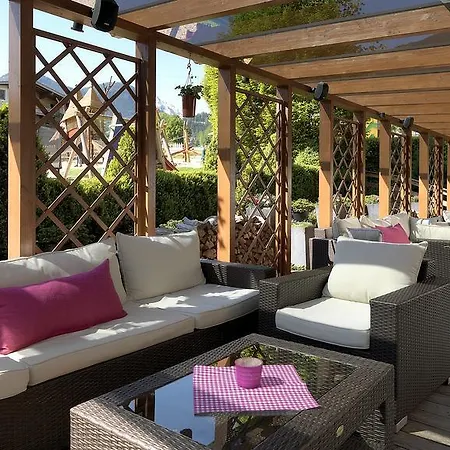 Alpina Zillertal . Family Lifestyle 4* Fügen