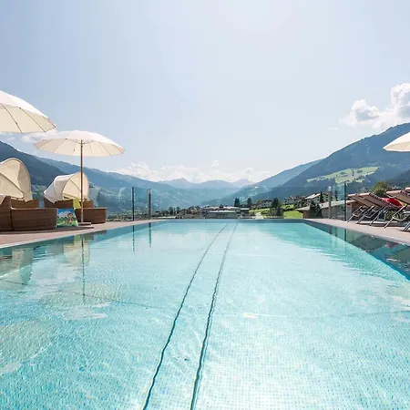 Alpina Zillertal . Family Lifestyle Hotel