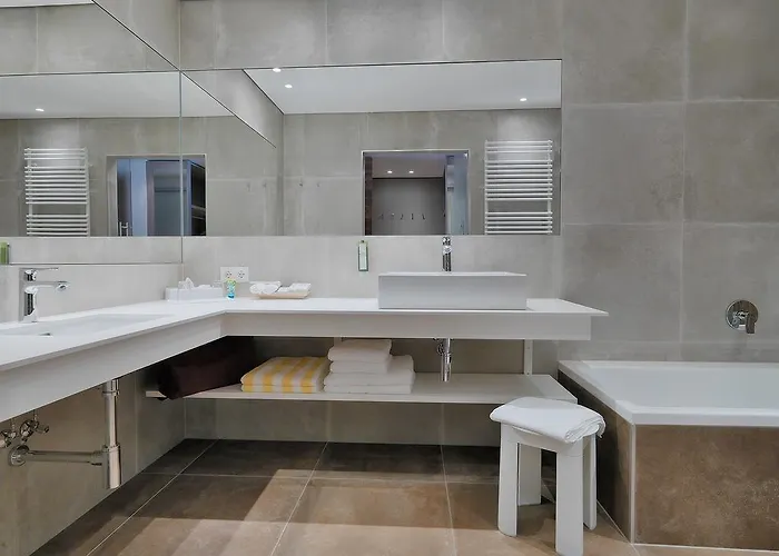 Alpina Zillertal . Family Lifestyle Hotel