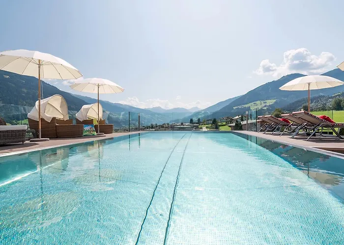 Alpina Zillertal . Family Lifestyle Hotel